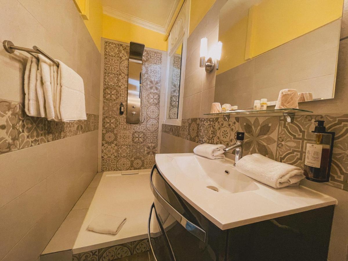 Royal Hotel Νιμ Εξωτερικό φωτογραφία